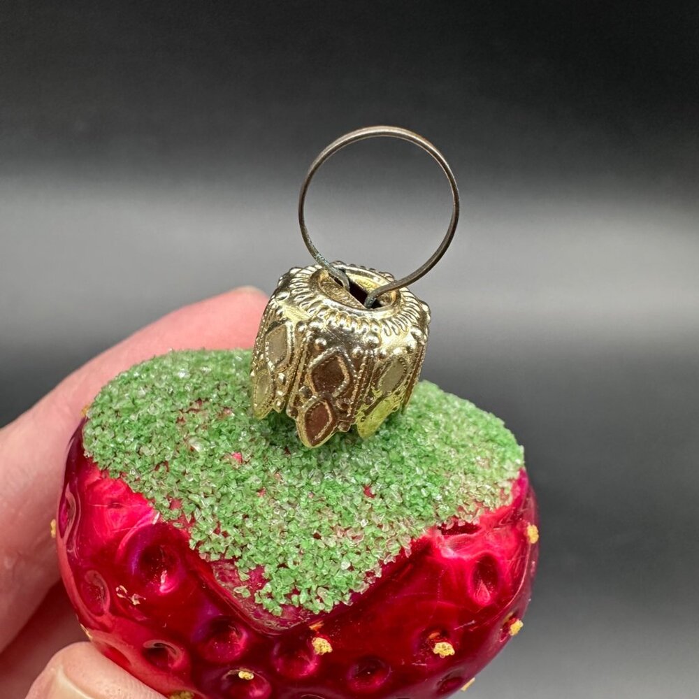Vintage Glass Strawberry Christmas Ornaments Set Of 2 Czechoslovakia Kitschy - Picture 5 of 8